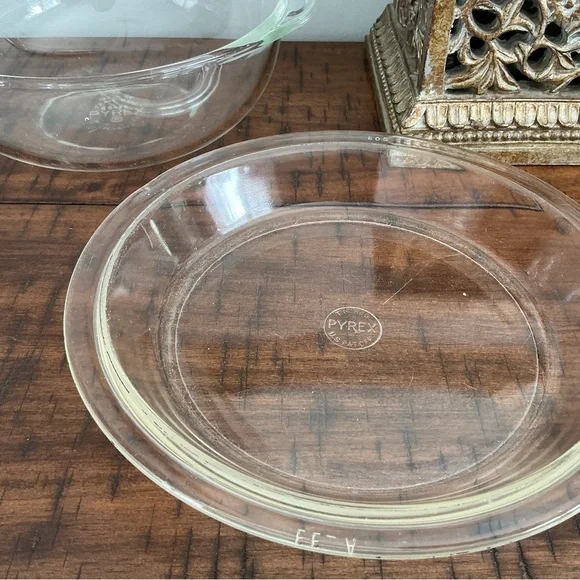 Vintage Pyrex Baking Set - Picture 3 of 9